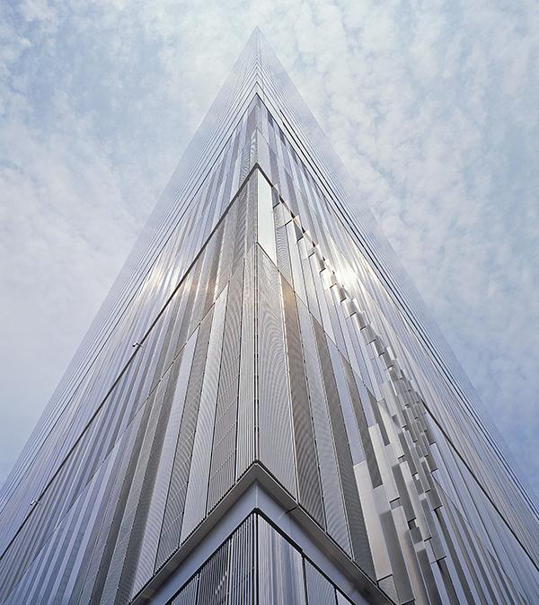 James Carpenter: Seven World Trade Center, Exterior – Podium Light Wall, 2002-07