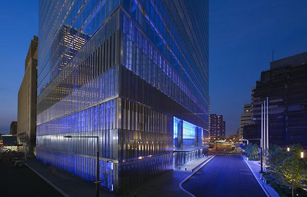 James Carpenter: Seven World Trade Center, Exterior – Podium Light Wall, 2002-07 (Night)