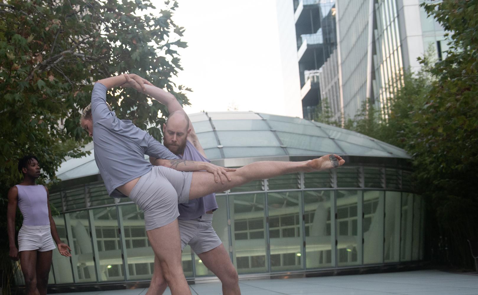 Two dancers dancing in Postballet