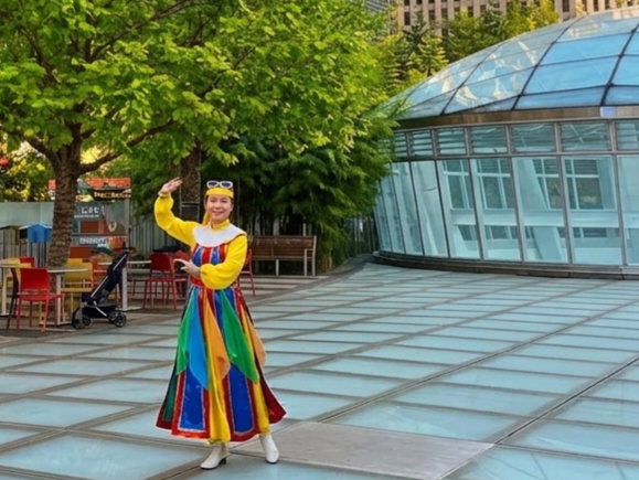 A dancer on the main plaza.