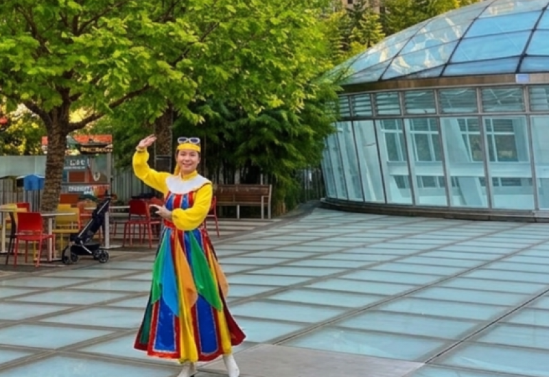 A dancer on the main plaza.